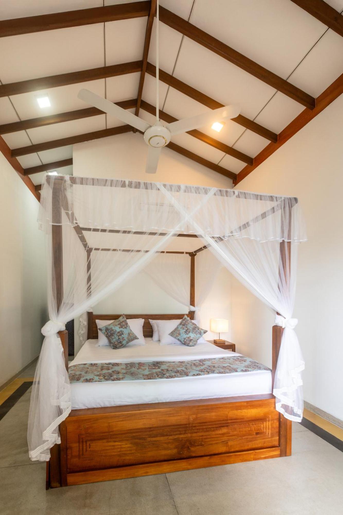 Villa Serenita Уелигама Екстериор снимка